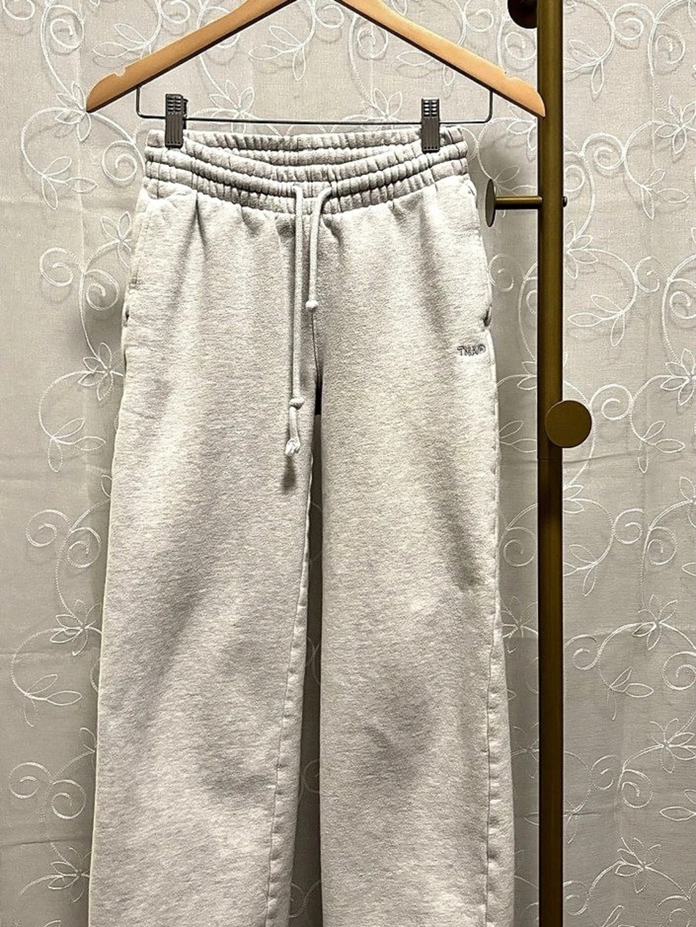 TNA Cozy Fleece Boyfriend Sweatpant Gray Size 2XS - See description for flaws